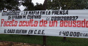 “Pasacalles” (pancarta) promocionando la segunda edición del libro